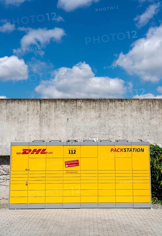 DHL Packstation, pick up and drop off DHL parcels
