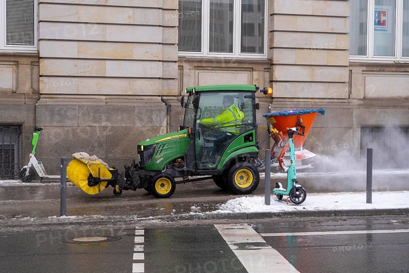 Winter onset, winter service, clearing snow and ice from pavements, sweeper, winter service tractor, Frankfurt, Hesse, Germany, Europe