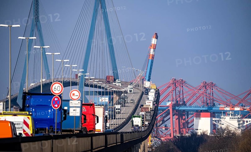 Traffic on the Köhlbrand Bridge in the port of Hamburg, spans the 325 m wide Köhlbrand, an arm of the Süderelbe, the bridge is over 3600 metres long, 53 metres above the water, piers 135 m high, more than 30, 000 vehicles use the B3 bridge daily, important connection to the port, it is dilapidated, to be rebuilt, Hamburg, Germany, Europe