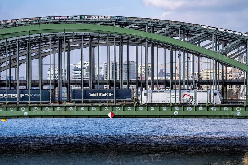 Railway Elbbrücken, at Elbbrücken station, spanning the Norderelbe, goods train, in the background the skyline of Hamburg, Germany, Europe