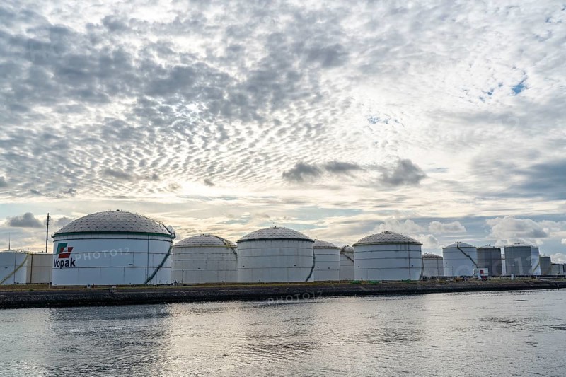 Petroleumhaven, Vopak Terminal Europoort, crude oil tank farm, over 99 large tanks, and 22 loading terminals for overseas and inland vessels, Europoort Port of Rotterdam, Netherlands