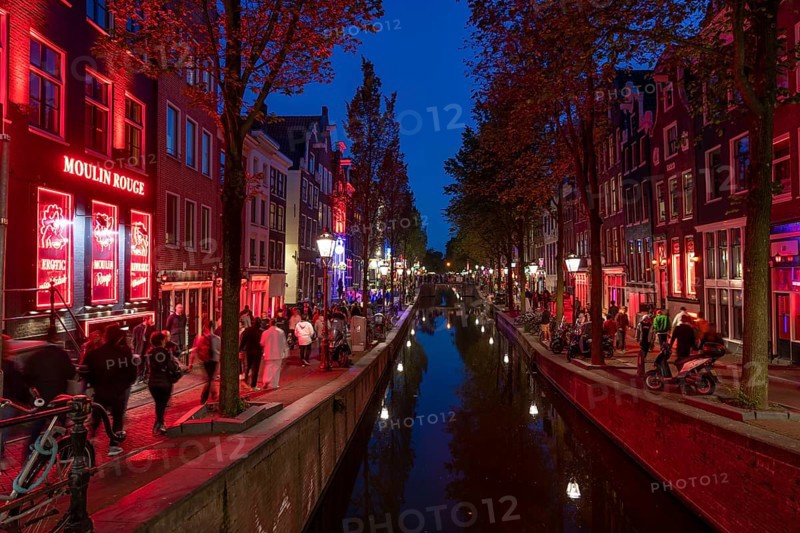 Red light district, bars, brothels, sex shows, sex shops, Oudezijds Achterburgwal, canal, Amsterdam, Netherlands
