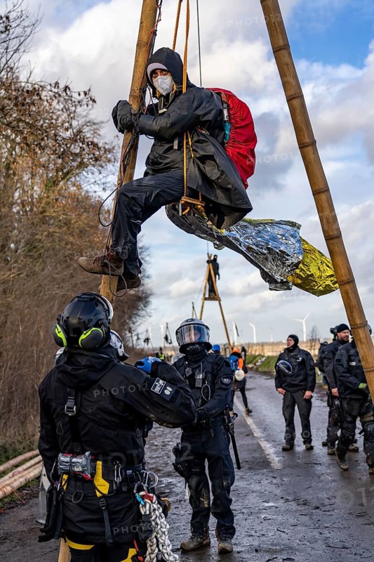 Beginning of the eviction of the Lützerath hamlet, camp of climate activists and squatters, at the Garzweiler 2 opencast lignite mine, by the police, Erkelenz, North Rhine-Westphalia, Germany, Europe
