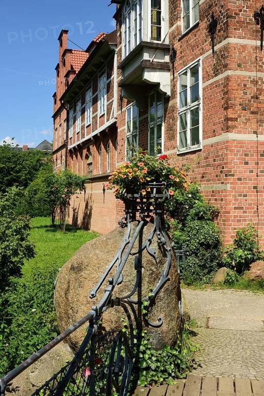 Europe, Germany, Hamburg, Bergedorf district, Bergedorf Castle from the 17th century, only castle in Hamburg, castle bridge, bay window, Europe
