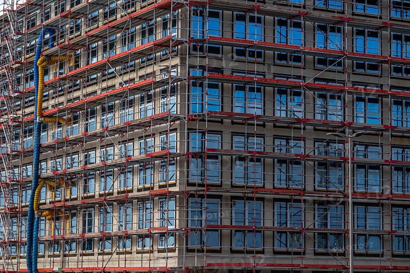Large construction site, scaffolded shell of an office building complex, air hoses for building ventilation, heating, O-Werk Campus in Bochum, North Rhine-Westphalia, Germany, Europe