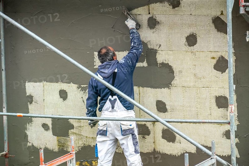 Building site, thermal insulation, external insulation, facade insulation, insulated facade of a new building being plastered, Duisburg, North Rhine-Westphalia, Germany, Europe