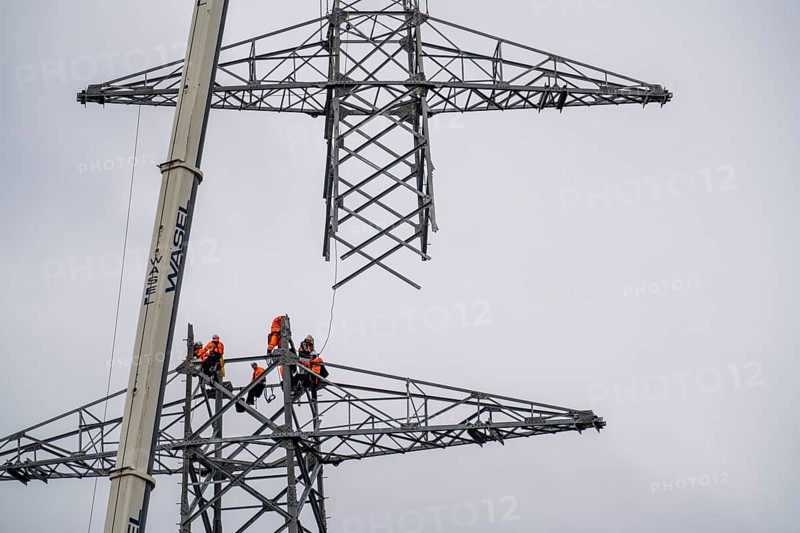 Installation of a high-voltage pylon, construction of a new line route, near Neuss-Holzheim, North Rhine-Westphalia, Germany, Europe