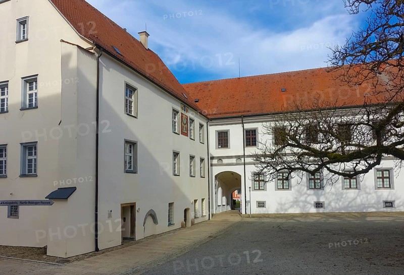 Inner courtyard, castle courtyard, left Schlössle, Meßkirch Castle, Castle of the Counts of Zimmern, Zimmern Castle, regular four-wing castle complex, Renaissance building, architecture, historical building, Meßkirch, Sigmaringen district, Baden-Württemberg. Germany