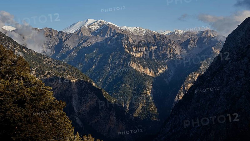 High, rocky mountains with snow-covered peaks under a clear sky, Lefka Ori, Omalos Plateau, entrance to the Samaria Gorge, White Mountains, mountain massif, west, Crete, Greece, Europe