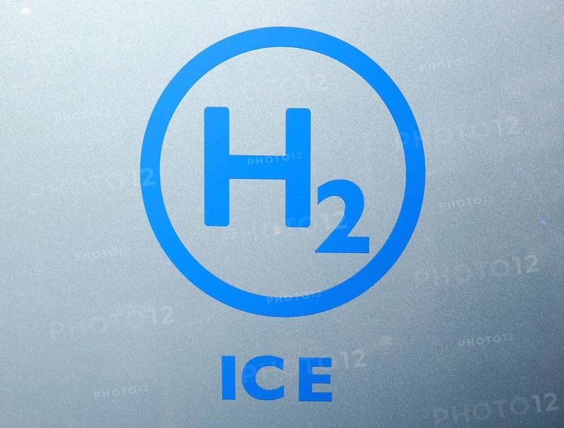 Logo of a hydrogen combustion engine, H2-ICE, on an IVECO lorry, Hanover, 18/09/2024, Hanover, Lower Saxony, Germany, Europe