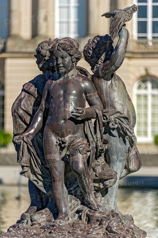Putti, figures at the edge of the Fama Fountain, Fama Fountain, fountain, fountain, water parterre, New Herrenchiemsee Palace, palace park, Herreninsel, Chiemsee, Chiemgau, Upper Bavaria, Bavaria, Germany, Europe