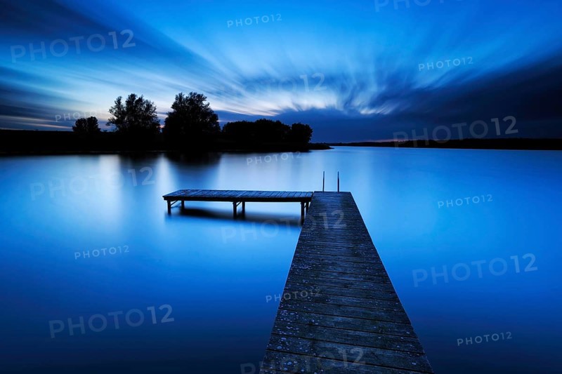 Quiet lake with bathing jetty after sunset, bathing area, Mecklenburg Lake District, Mecklenburg-Western Pomerania, Germany, Europe