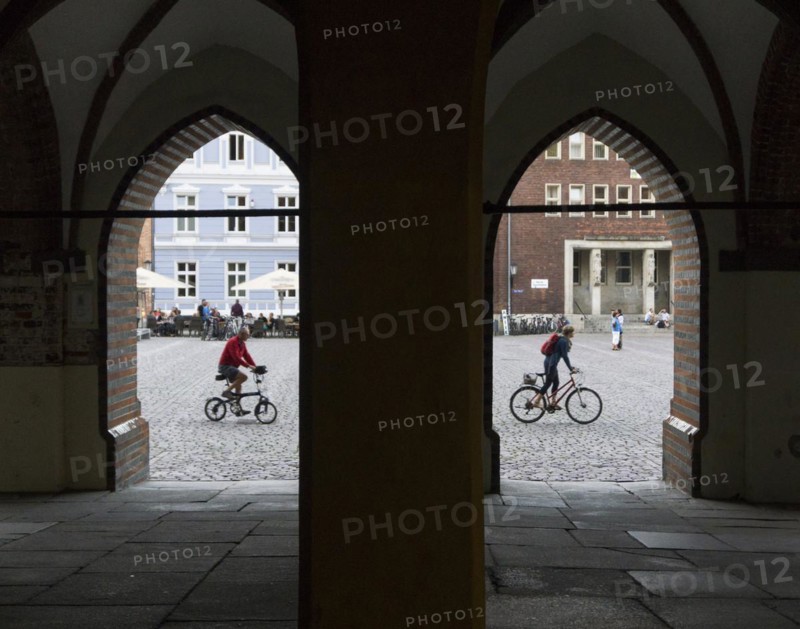 View through two Gothic arches of the town hall onto the market square of Stralsund, 12/09/2016