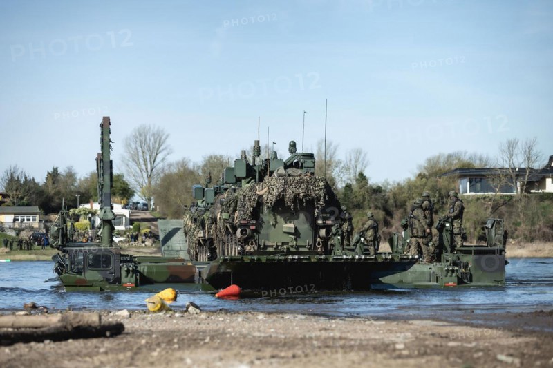 Pandur wheeled tanks of the Czech army drive onto German Bundeswehr vehicles of the Amphibie M3 type as part of the multinational military exercise 'Wettiner Schwert' near Tangermünde, 26.03.2024. 'Wettiner Schwert' is part of the Quadriga exercise of the Bundeswehr and the NATO large-scale manoeuvre Steadtfast Defender 2024