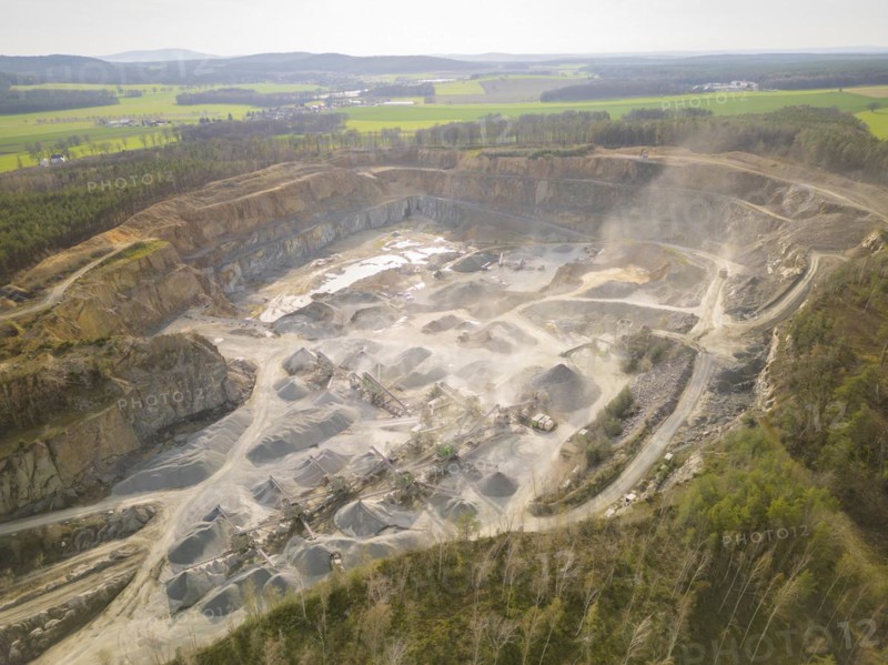 Natursteinwerke Weiland GmbH is a family business that operates several granite and greywacke stone plants as well as gravel works in Upper Lusatia. Natursteinwerke Weiland GmbH employs around 150 people and supplies customers throughout Germany, Poland and the Netherlands as a universal supplier of building materials. Greywacke is processed into a wide range of products at the Bernbruch stone works near Kamenz, Kamenz, Saxony, Germany, Europe