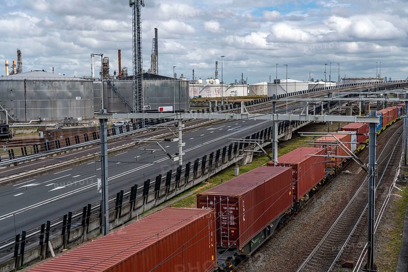 Shell Pernis refinery, largest refinery in Europe, production, logistics and tank facilities, production of various mineral oil products such as petrol, paraffin, diesel, goods train connection to the port of Maasvlakte, Rotterdam, Netherlands