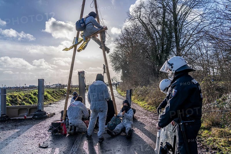 Beginning of the eviction of the Lützerath hamlet, camp of climate activists and squatters, at the Garzweiler 2 opencast lignite mine, by the police, Erkelenz, North Rhine-Westphalia, Germany, Europe