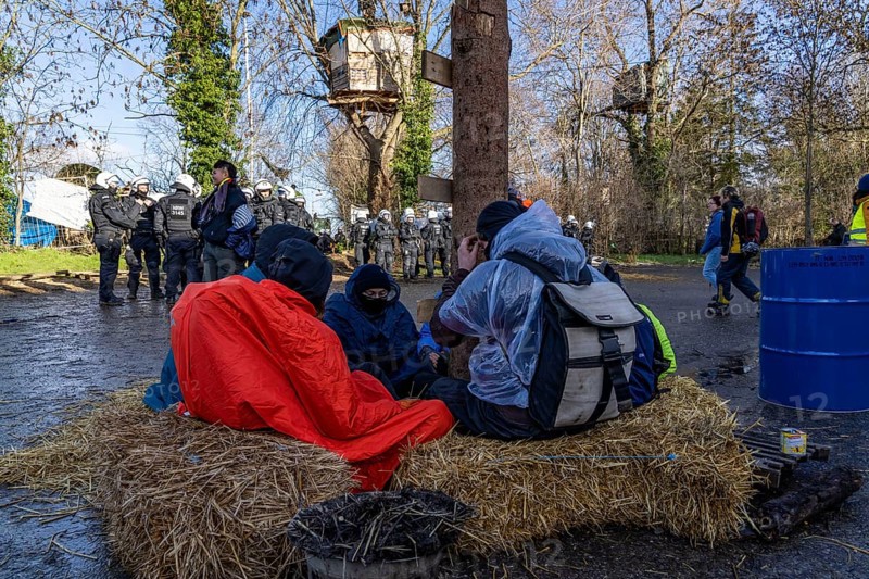 Beginning of the eviction of the Lützerath hamlet, camp of climate activists and squatters, at the Garzweiler 2 opencast lignite mine, by the police, Erkelenz, North Rhine-Westphalia, Germany, Europe