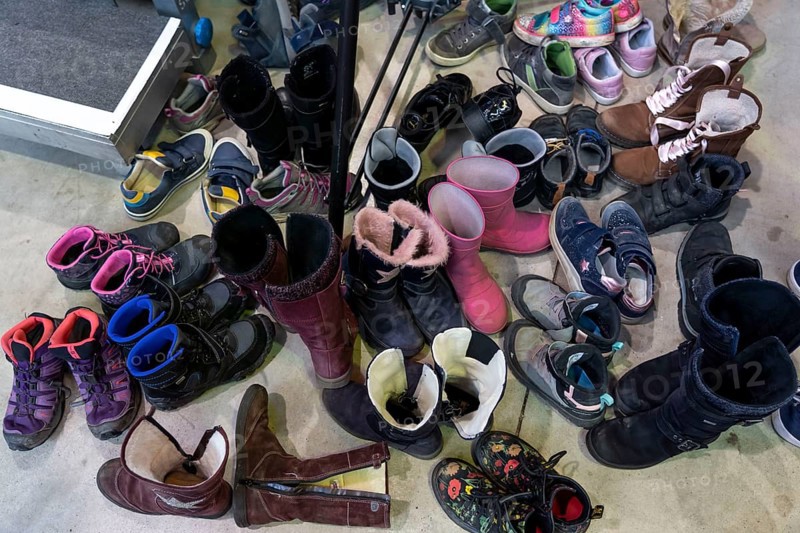 Many different shoes for children and teenagers, winter shoes