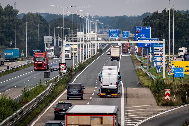 The border crossing Straelen, between Germany and the Netherlands, motorway A40 and A67 in NL, view towards NL, first day of increased border controls against irregular migration, traffic runs normally as usual, North Rhine-Westphalia, Germany, Europe