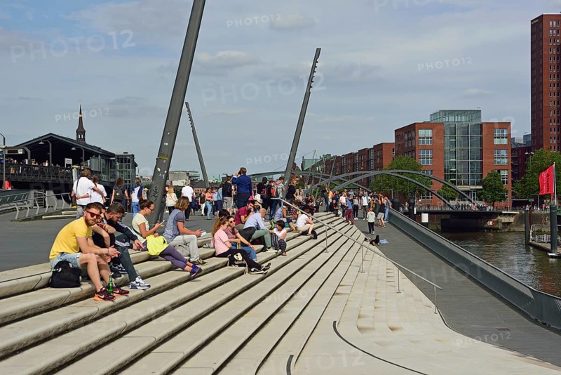 Europe, Germany, Hamburg, Elbe, Baumwall and new Elbe promenade on the waterfront, view to Kehrwiederspitze, flood protection system at the marina, Hamburg, Hamburg, Federal Republic of Germany, Europe