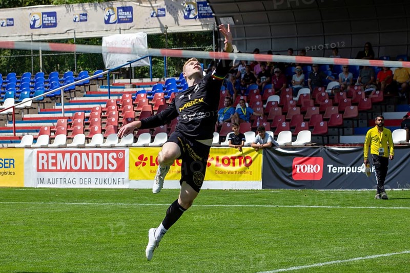 Fistball: TSV Pfungstadt against DSG UKJ Froschberg (IFA 2024 Fistball World Tour Finals Mannheim, preliminary round match group A) . Picture: Patrick Thomas (1, Pfungstadt)