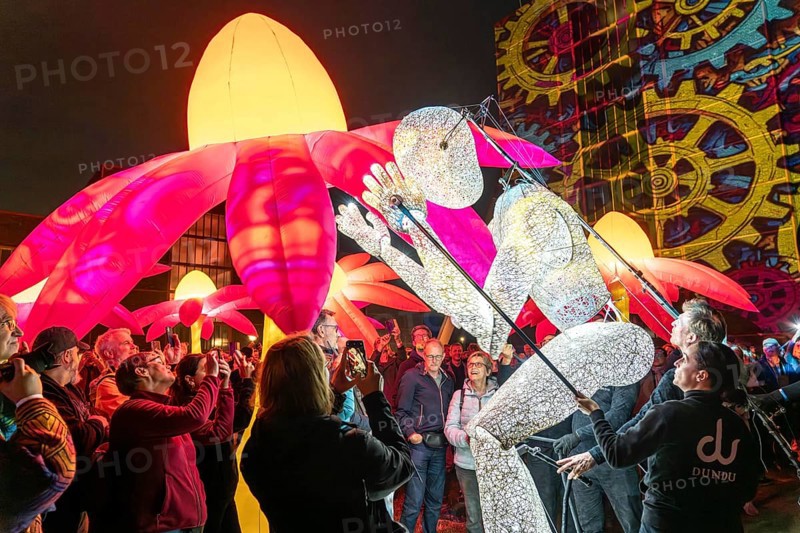 Extraschicht, the long night of industrial culture, cultural festival across the Ruhr region, 35 venues in 19 cities, Dundu, walking, glowing, large puppet, here Illuminating flowers at the Zeche Zollverein in Essen, double trestle pithead tower shaft 12, North Rhine-Westphalia, Germany, Europe