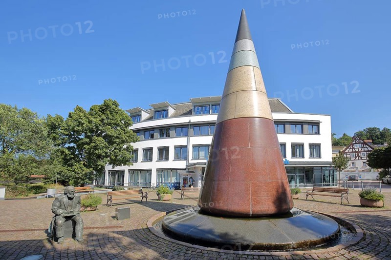 Pointed round pyramid and sculpture with monument to the town's history of the mineral water industry, Market Square, Bad Vilbel, Market Square, Bad Vilbel, Wetterau, Hesse, Germany, Europe