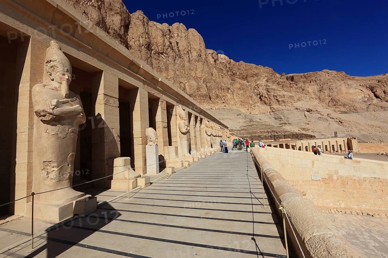 Part of the temple complex, statues of Hatshepsut at the mortuary temple of Hatshepsut, Hatshepsut Temple in Deir el-Bahari on the west bank of the Nile in Thebes, Africa, Egypt, Upper Egypt, Africa
