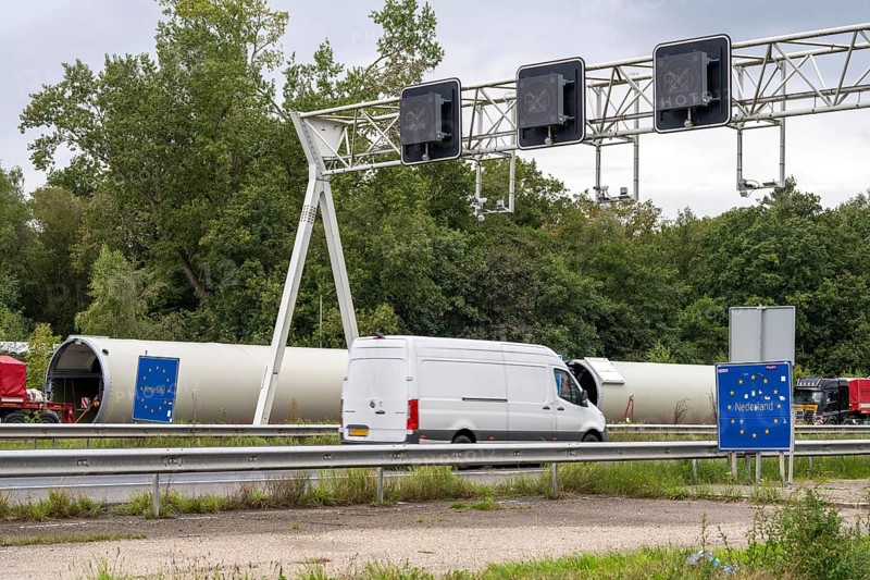 Motorway A3, border crossing without controls, near Emmerich Elten, from Germany to the Netherlands, cameras on the traffic sign bridge film the vehicles and register the number plates, North Rhine-Westphalia, Germany, Europe