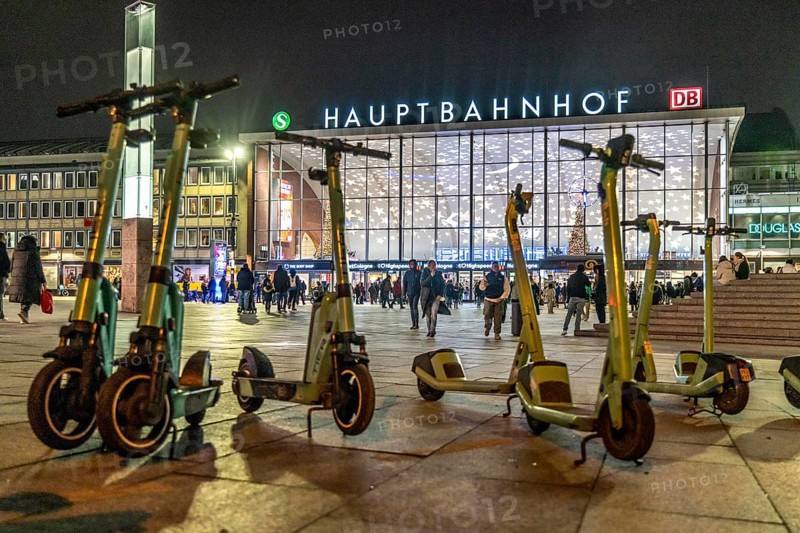 Cologne Central Station, station forecourt, evening, parked e-scooters, North Rhine-Westphalia, Germany, Europe