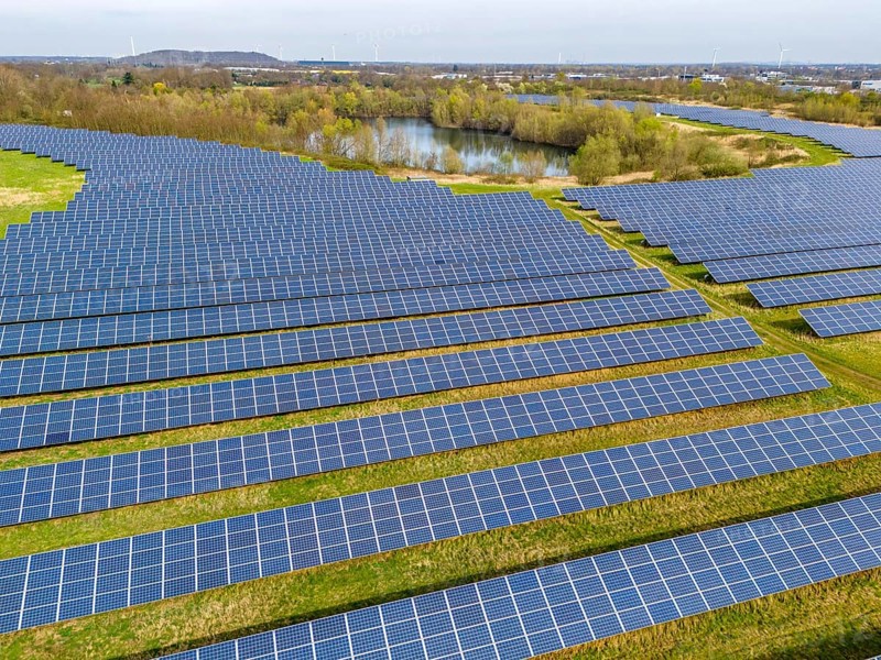 Mühlenfeld solar park, near Neukirchen-Vluyn, over 15, 000 solar modules spread over 24 hectares, generating 3.5 million kilowatt hours per year, North Rhine-Westphalia, Germany, Europe
