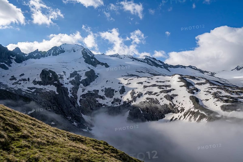 Rocky and glaciated mountain peaks, Großer Möseler summit with Furtschaglkees glacier, Berliner Höhenweg, Zillertal Alps, Zillertal, Tyrol, Austria, Europe