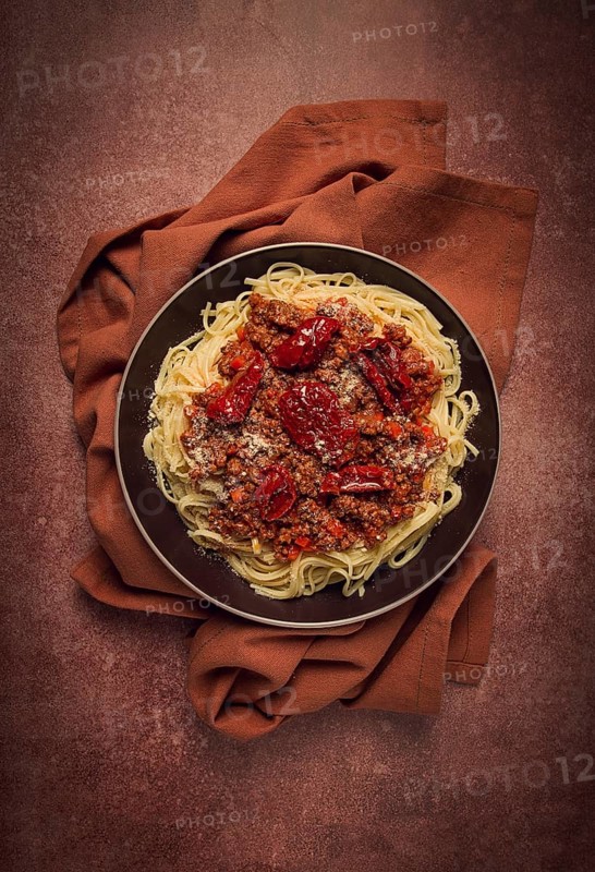 Spaghetti bolognese, with dried tomatoes, homemade, close-up