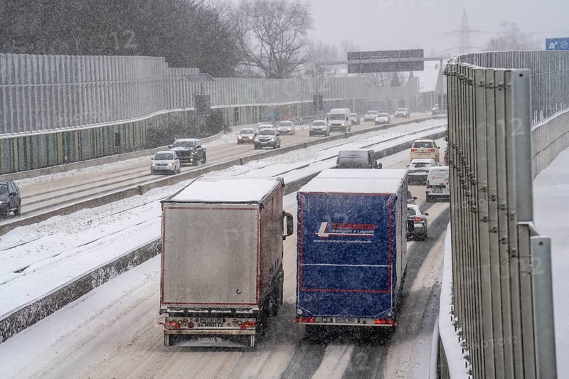 A40 motorway, onset of winter, lots of fresh snow and daytime temperatures below minus 5 degrees, uncleared road, little traffic, poor road conditions, Essen, North Rhine-Westphalia, Germany, Europe