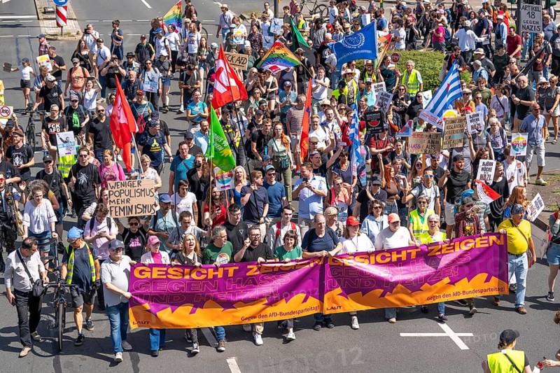 Demonstration against the AFD party conference in Essen, several tens of thousands of demonstrators marched from the main railway station to the Grugahalle and on to a rally, Essen, North Rhine-Westphalia, Germany, Europe