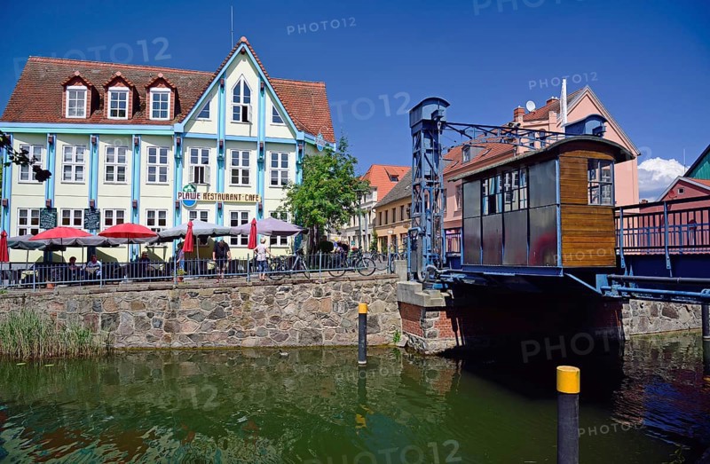 Europe, Germany, Mecklenburg-Western Pomerania, Plau am See, Lake Plau, Elde-Müritz waterway, lift bridge built in 1916, Plau am See, Mecklenburg-Western Pomerania, Germany, Europe