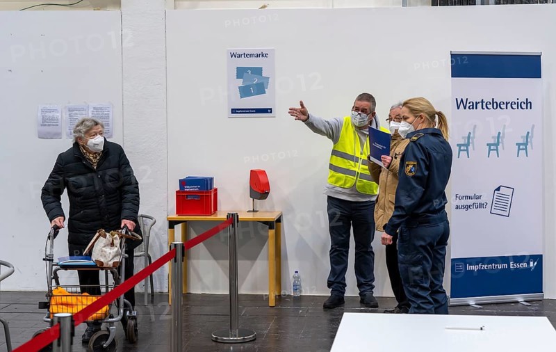 Start in the vaccination centre for corona vaccinations, in a hall of Messe Essen, for people over 80 years of age who do not live in nursing homes, waiting area, vaccination routes for a daily vaccination of up to 2400 people, operated by the Association of Statutory Health Insurance Physicians, Essen, North Rhine-Westphalia, Germany, Europe