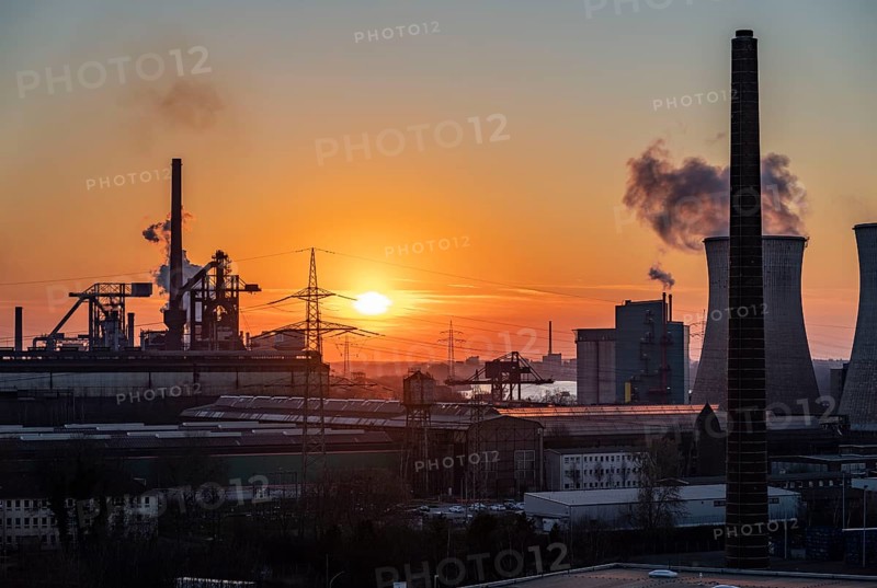 The two blast furnaces of HKM, Hüttenwerke Krupp Mannesmann, in Duisburg-Hüttenheim, extinguishing cloud of the coking plant, chimney of the sintering plant, on the right the gas-fired power plant Huckingen, operated by RWE, Duisburg, North Rhine-Westphalia, Germany, Europe