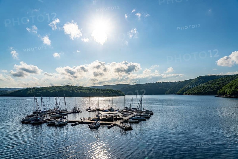 Lake Rursee, reservoir in the Eifel National Park, north-east bank near Heimbach, near the Rur dam Schwammenauel, sailing boats on the floating jetty, North Rhine-Westphalia, Germany, Europe