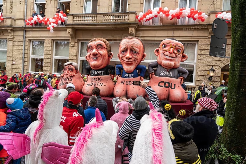 Rose Monday parade in Düsseldorf, street carnival, carnival float, by float builder Jacques Tilly, satirical float on the subject of the new chairmanship of the CDU, with Laschet, Merz, Span and Röttgen