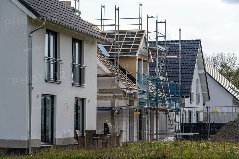 New residential neighbourhood with 150 plots, on the site of the former RAG Lohberg mine in Dinslaken, the development is supplied with green energy and is located at the foot of the Lohberg slagheap and the Lohberg Creative Quarter, CO2-neutral location, North Rhine-Westphalia, Germany, Europe