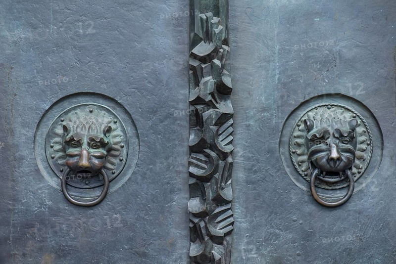 Lion heads as door knockers at the main entrance of St Lorenz, Nuremberg, Middle Franconia, Bavaria, Germany, Europe