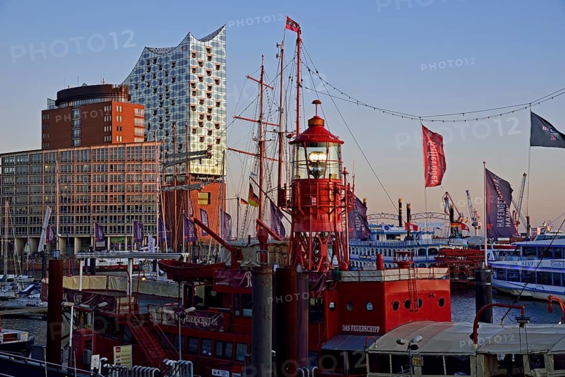 Europe, Germany, Hamburg, Elbe, harbour, Elbe Philharmonic Hall, historic lightship, restaurant, view of the Elbe Philharmonic Hall, evening light, Hamburg, Hamburg, Federal Republic of Germany, Europe