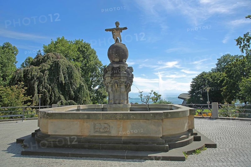 Zeppelin fountain, jack carrying miniature airship, carrying, sculpture, city garden, Friedrichshafen, Obersee, Lake Constance, Lake Constance area, Baden-Württemberg, Germany, Europe