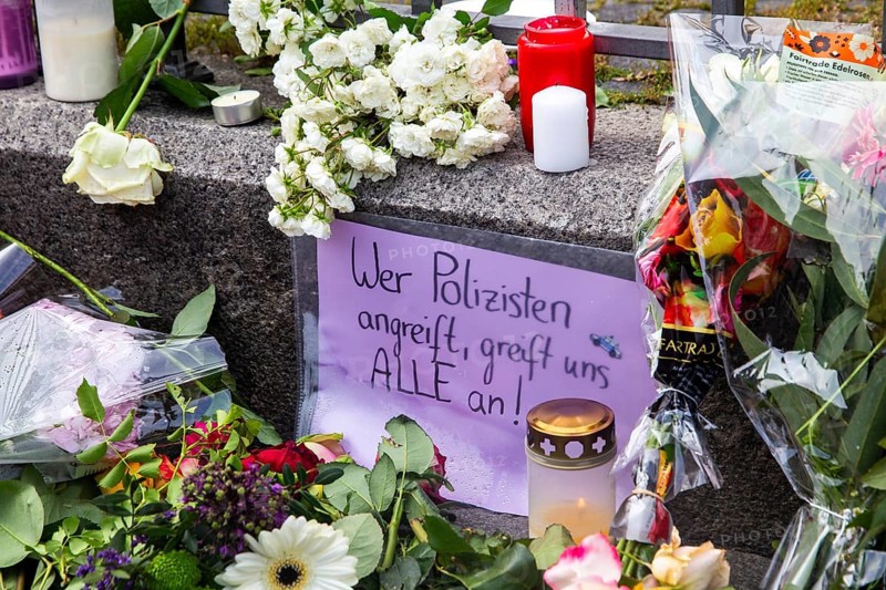 Mannheim, 2 July 2024: Laying flowers on the market square. This was triggered by the knife attack two days earlier on Islam critic Michael Stürzenberger, as a result of which a police officer was critically injured. Stürzenberger himself also suffered serious injuries. The alleged attacker came to Germany from Afghanistan in 2013