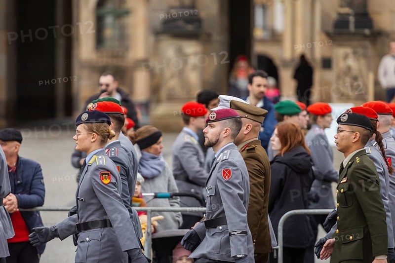 Public roll call of the Army Officers' School on Theatre Square: Bundeswehr honours and bids farewell to young soldiers, Dresden, Saxony, Germany, Europe