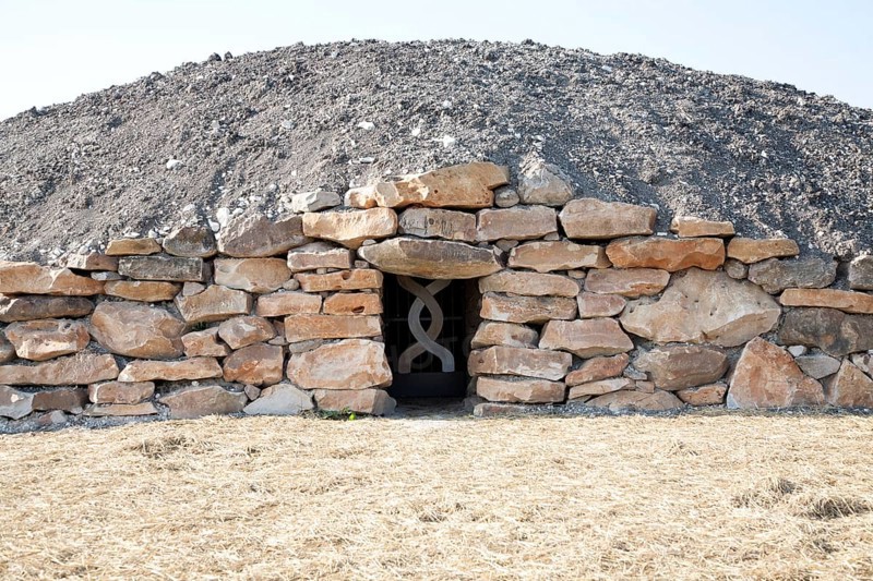 All Cannings, near Devizes, Wiltshire, UK 22nd September 2014 the newly completed modern-day neolithic style long barrow burial chamber, a columbarium or place for cremated remains in urns