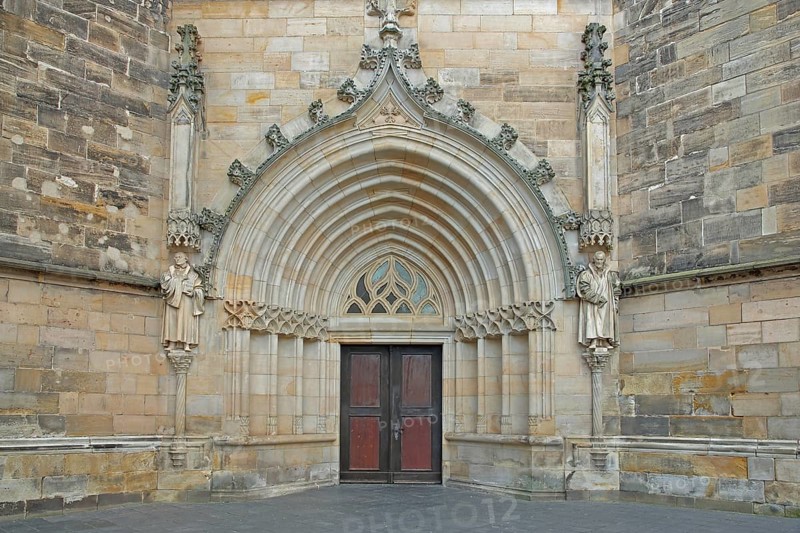 Portal with sculptures Martin Luther, Philipp Melanchthon, Margarethenkirche, church portal, Neumarkt, Gotha, Thuringia, Germany, Europe