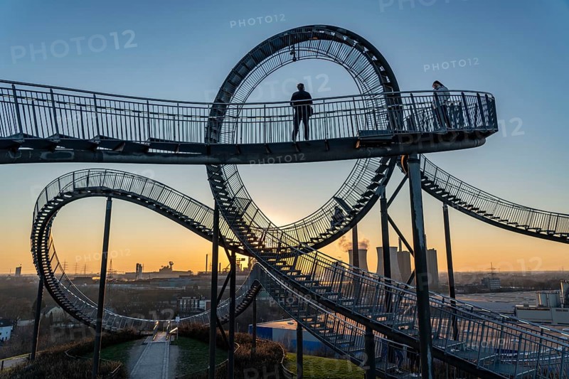 Landmark Angerpark Tiger & Turtle, Magic Mountain, walk-in sculpture in the form of a rollercoaster on the Heinrich-Hildebrand-Höhe spoil tip, HKM steelworks, sunset, Duisburg, North Rhine-Westphalia, Germany, Europe